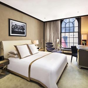 Deluxe King Room Street View